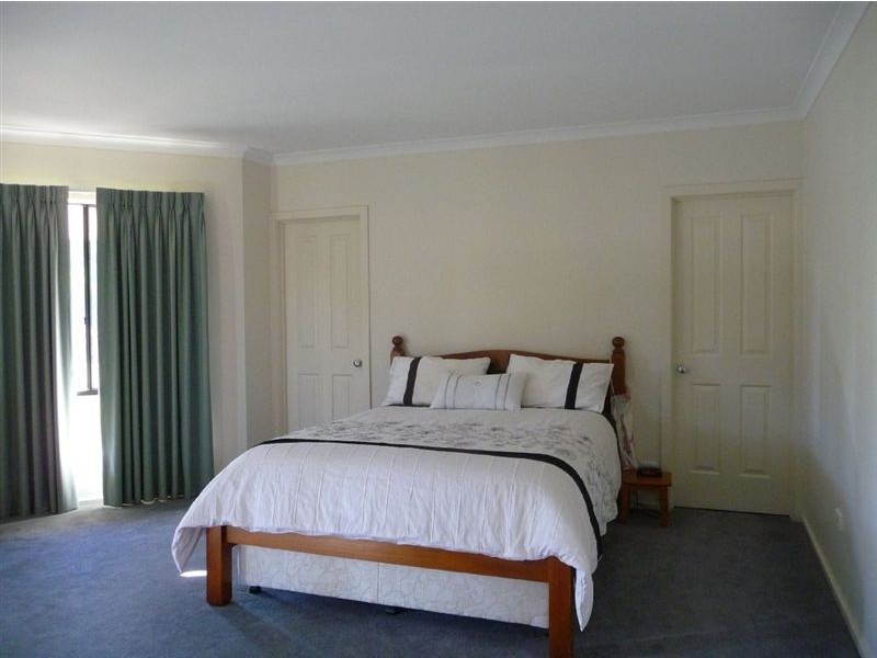 9B Lancelot Court, Drouin VIC 3818