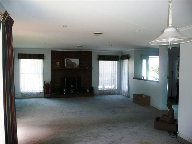 1 Hakea Court, Drouin VIC 3818