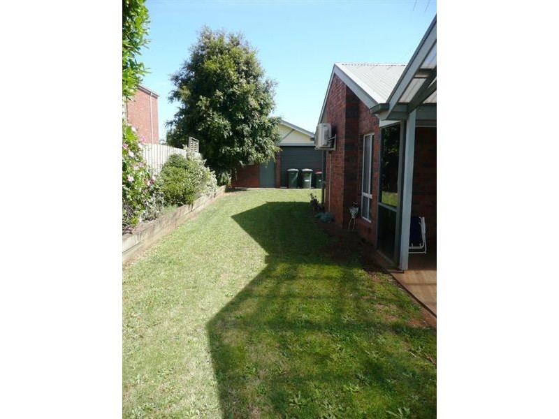 1 Hakea Court, Drouin VIC 3818