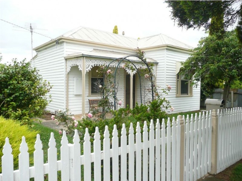 4 Hopetoun Road, Drouin VIC 3818