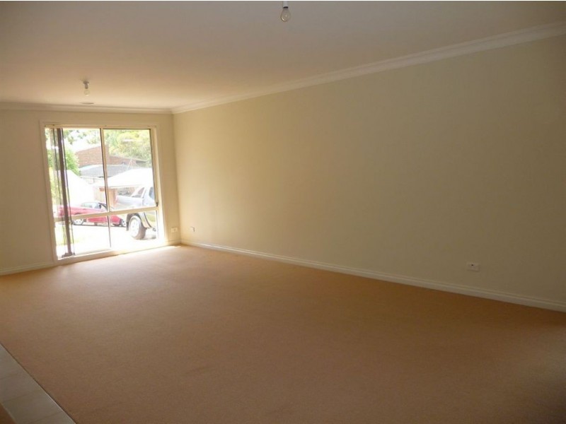 1A James Court, Drouin VIC 3818