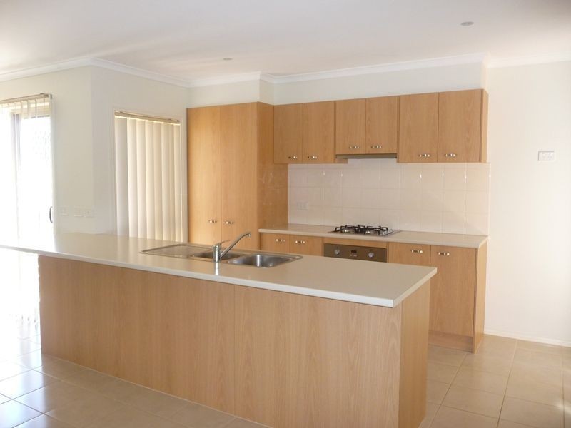 1 Orchard Court, Drouin VIC 3818