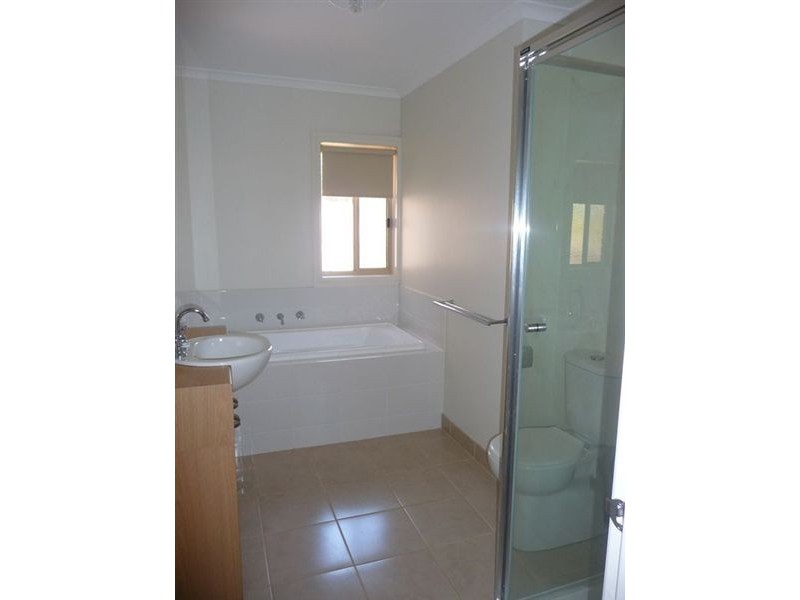 1 Orchard Court, Drouin VIC 3818