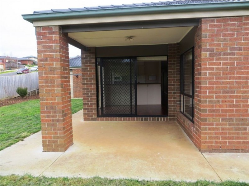 15 Orchard Court, Drouin VIC 3818