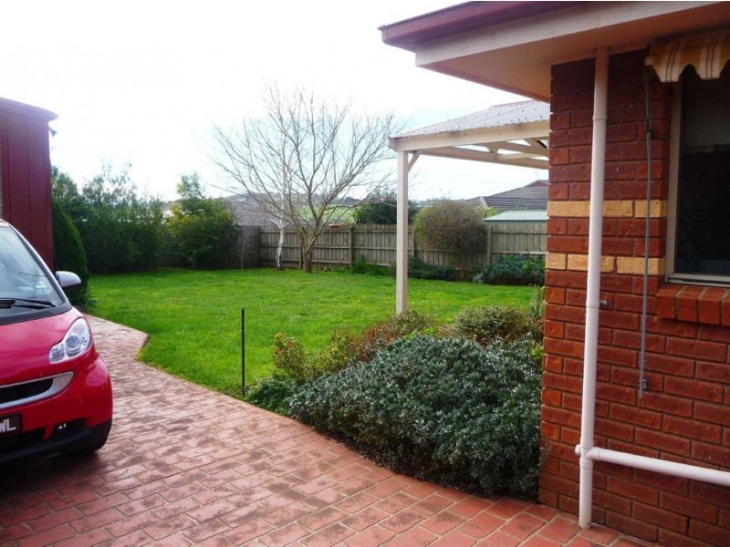 25 Outlook Drive, Drouin VIC 3818