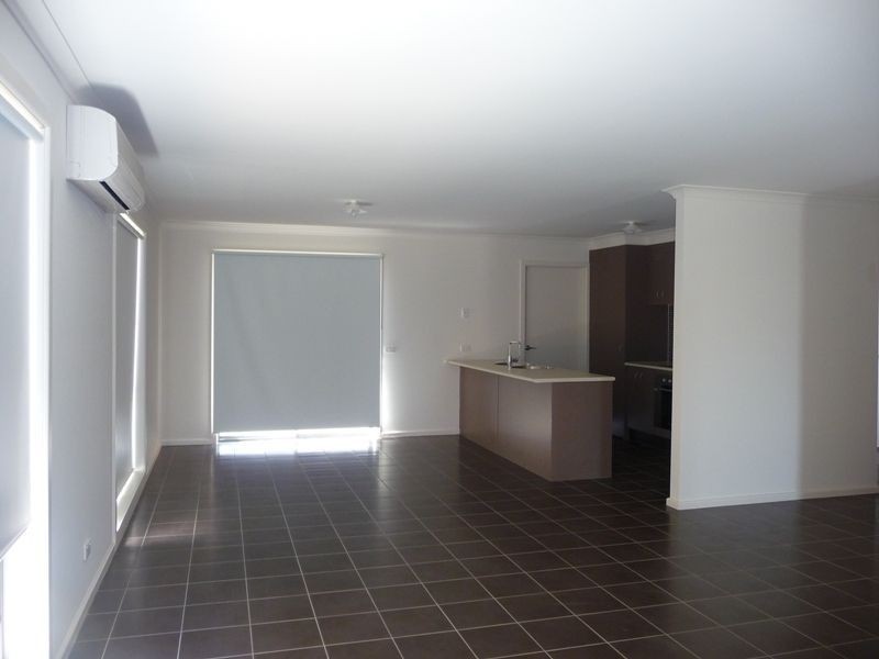 46 Springwater Drive, Drouin VIC 3818