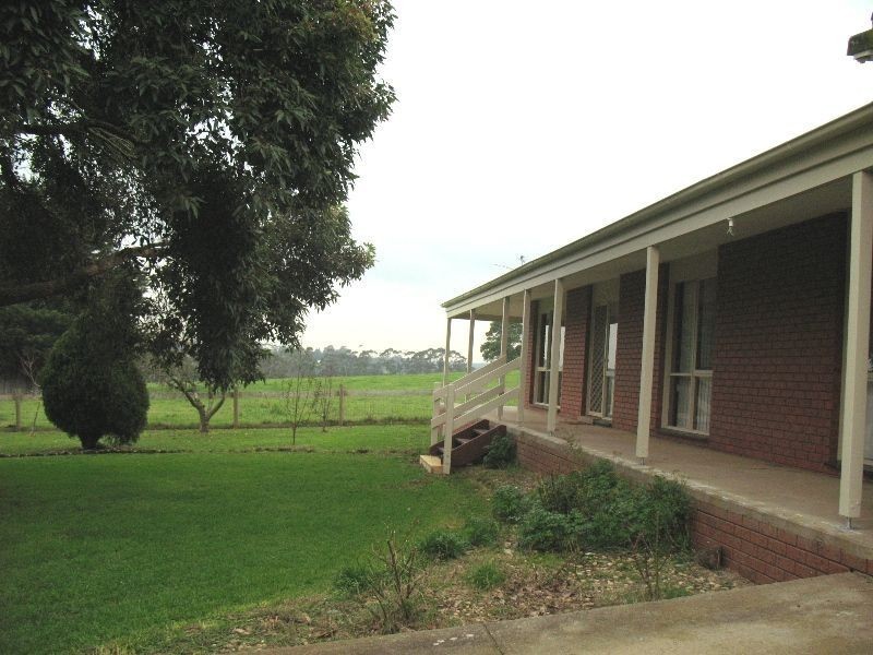 301 Thompsons Road, Drouin South VIC 3818