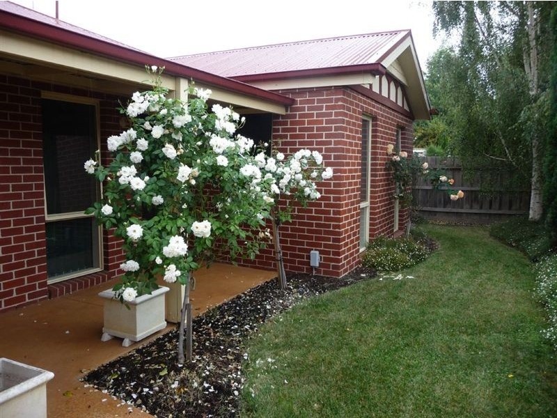 2/13 Eisenhower Street, Warragul VIC 3820