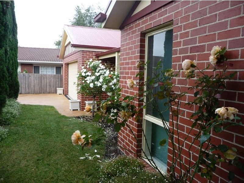 2/13 Eisenhower Street, Warragul VIC 3820