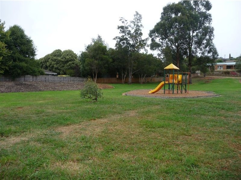 2/13 Eisenhower Street, Warragul VIC 3820