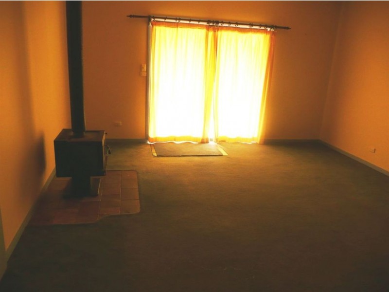 27 Longwarry Road, Drouin VIC 3818