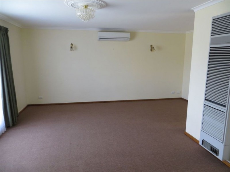 16 Boronia Street, Drouin VIC 3818