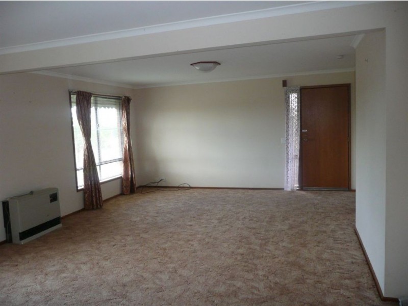 87 Church Street, Drouin VIC 3818