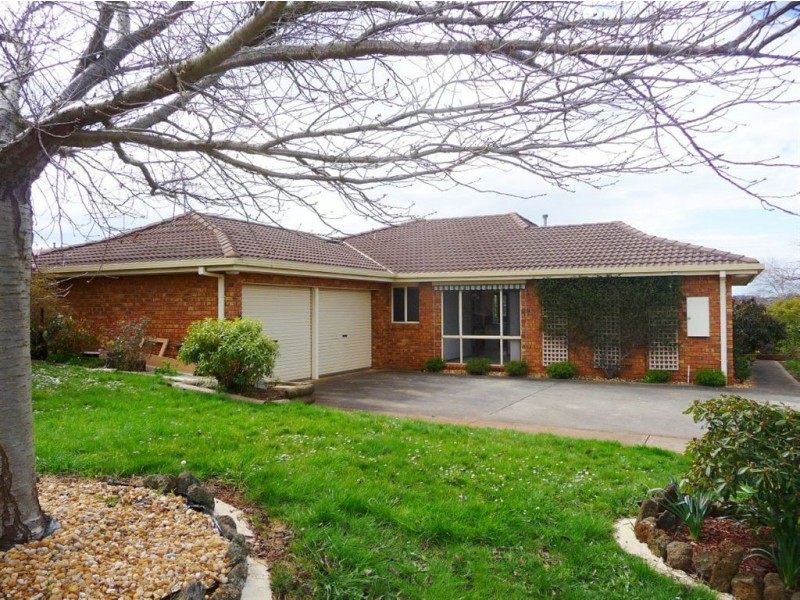 6 Hakea Court, Drouin VIC 3818