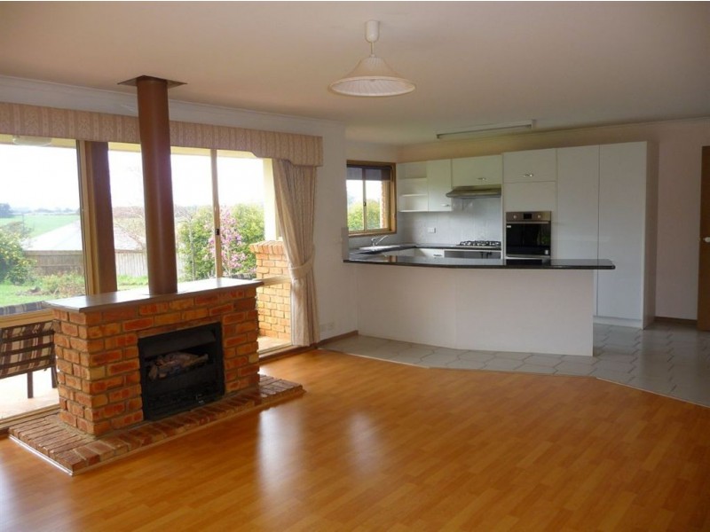 6 Hakea Court, Drouin VIC 3818