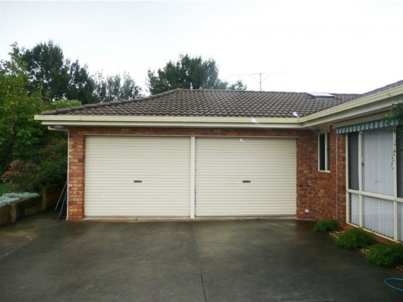 6 Hakea Court, Drouin VIC 3818