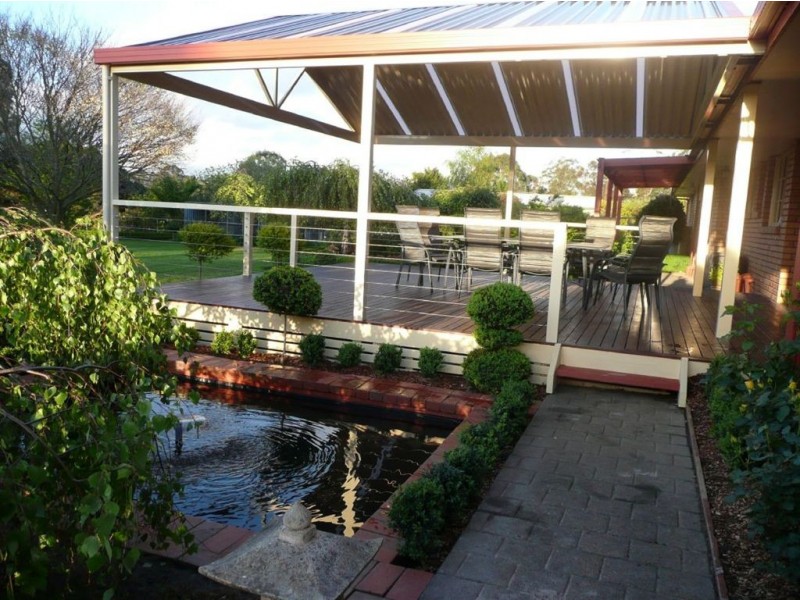 17 Waddell Road, Drouin VIC 3818