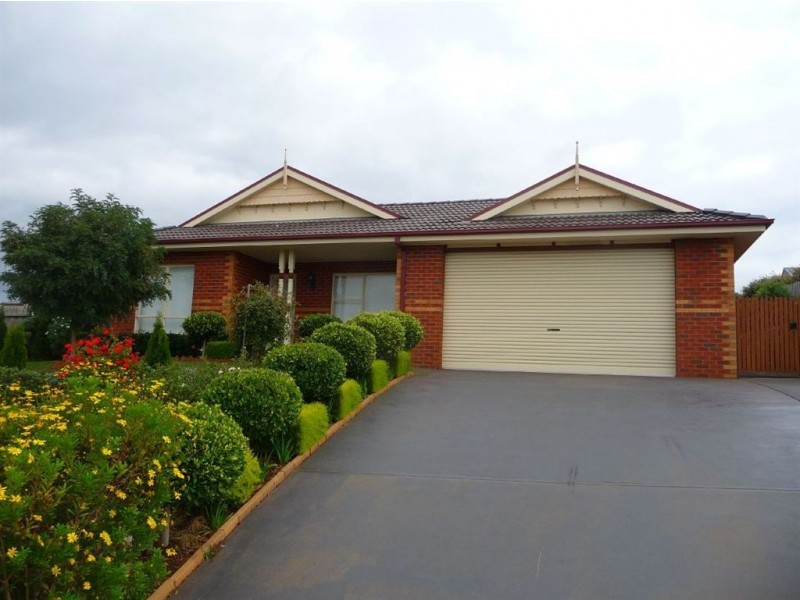 15 Cypress Court, Drouin VIC 3818