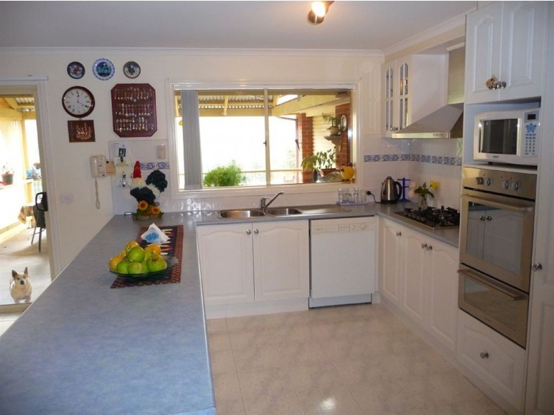 15 Cypress Court, Drouin VIC 3818