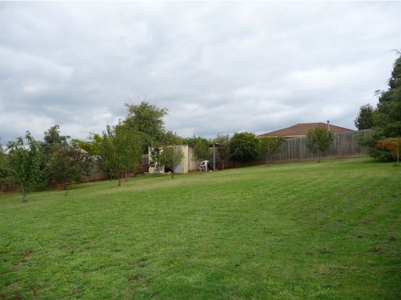 15 Cypress Court, Drouin VIC 3818