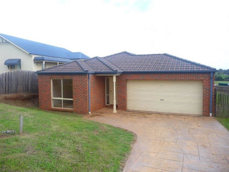 17 Janine Court, Drouin VIC 3818