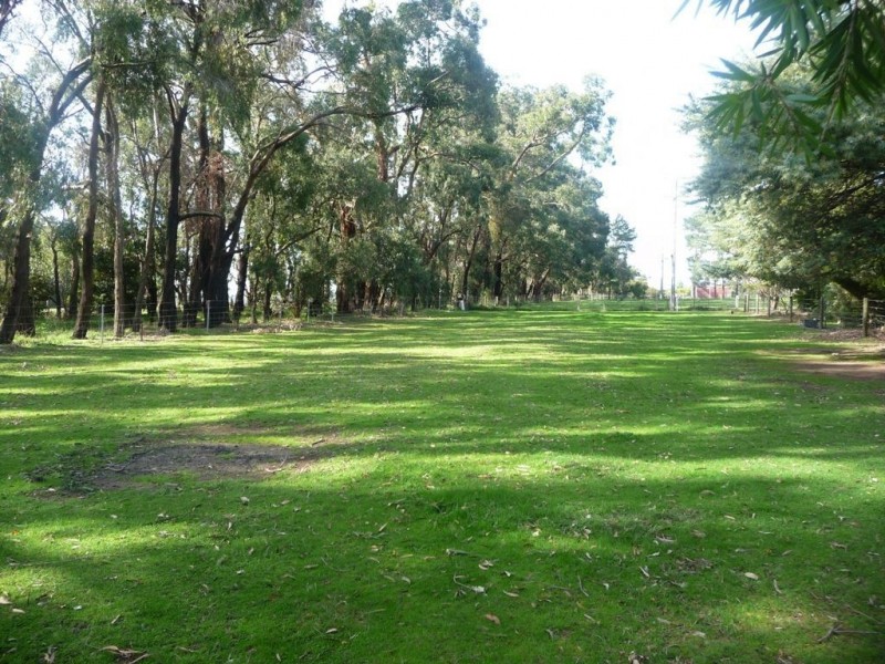 215 Pryor Road, Drouin VIC 3818