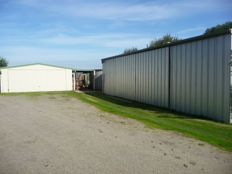 215 Pryor Road, Drouin VIC 3818