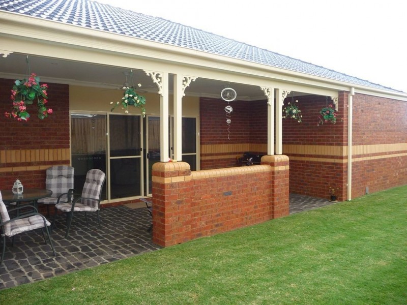 45 Norman Road, Drouin VIC 3818