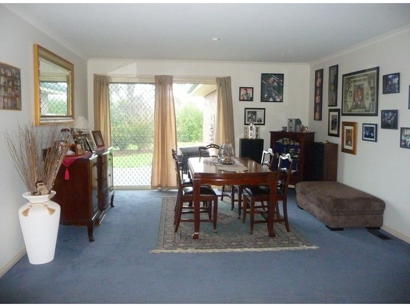 11 Robinhood Way, Drouin VIC 3818