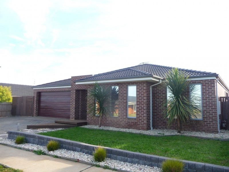 37 Davey Drive, Drouin VIC 3818