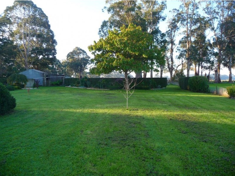 12 Conway Road, Drouin South VIC 3818