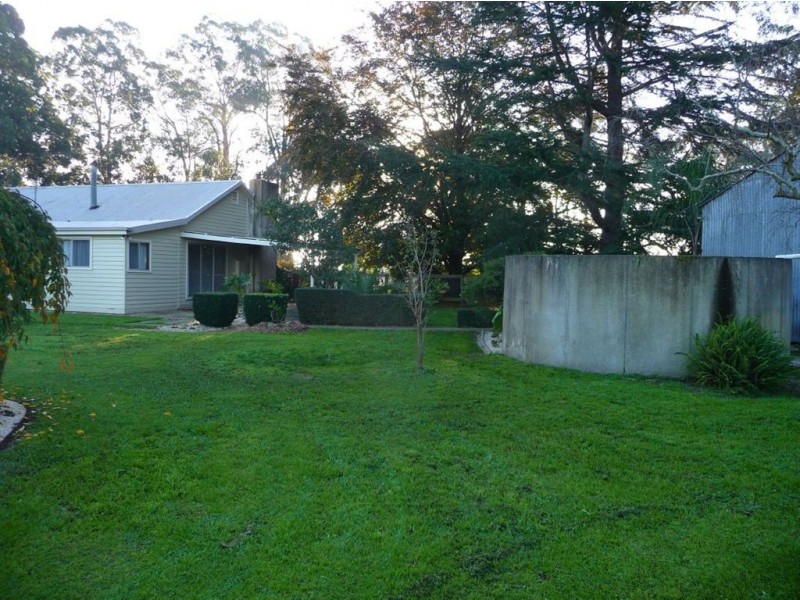 12 Conway Road, Drouin South VIC 3818