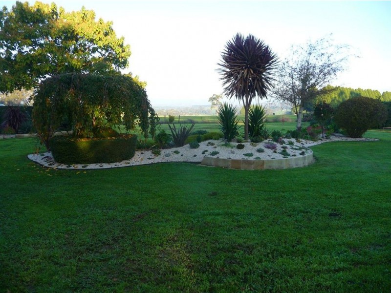 12 Conway Road, Drouin South VIC 3818