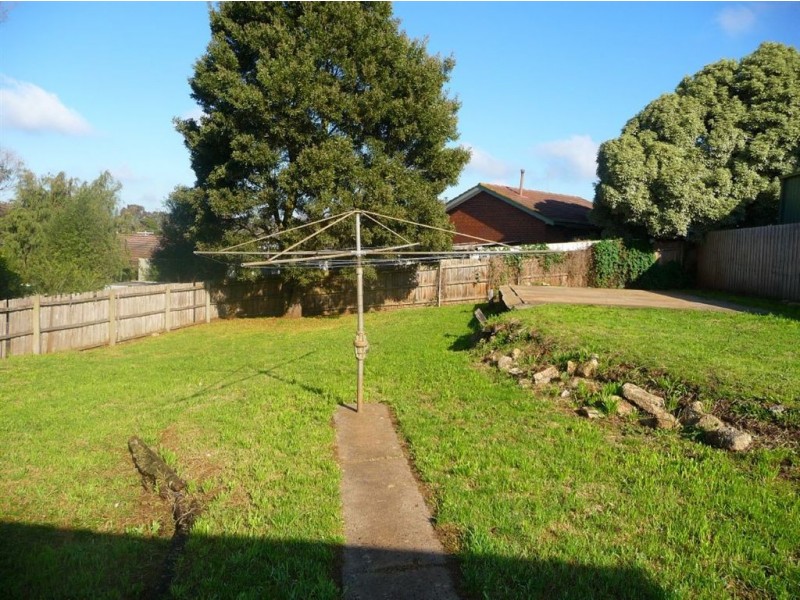 8 Bertram Street, Drouin VIC 3818