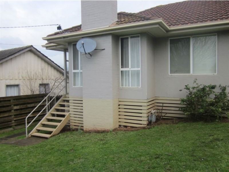 8 Bertram Street, Drouin VIC 3818