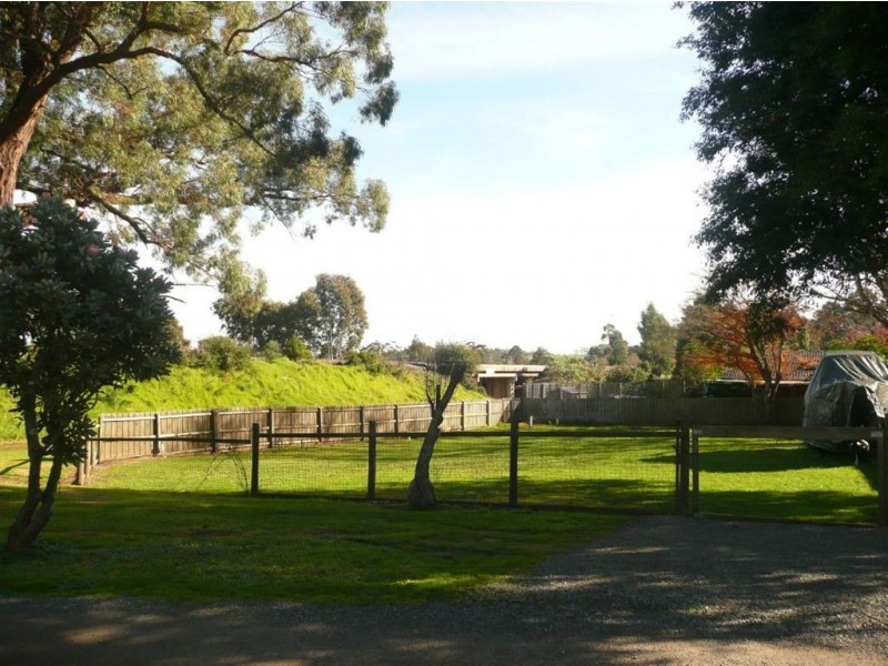 26 Francis Avenue, Drouin VIC 3818
