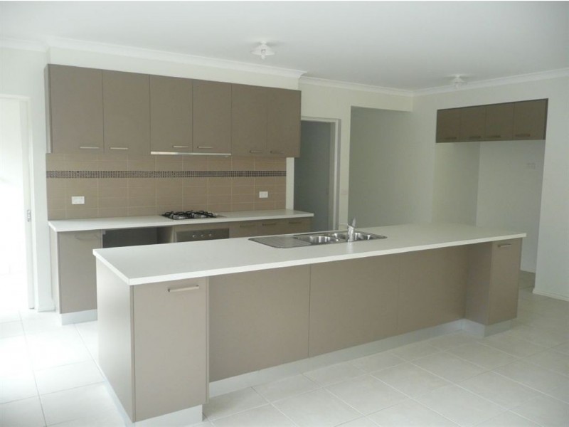 10 Miller Close, Drouin VIC 3818