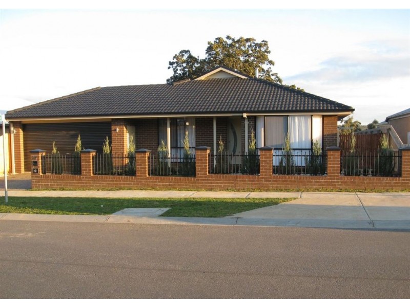 27 Springwater Drive, Drouin VIC 3818