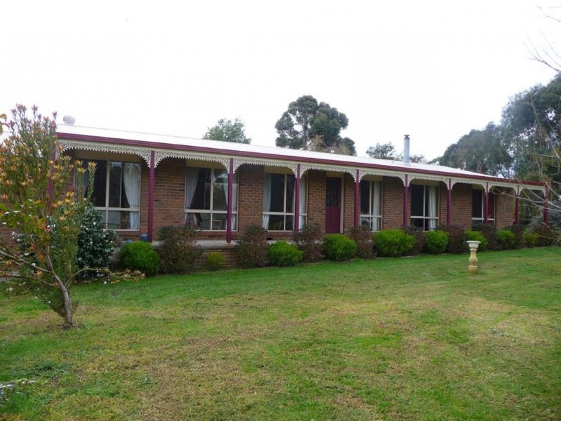 11 Fairway Drive, Drouin VIC 3818
