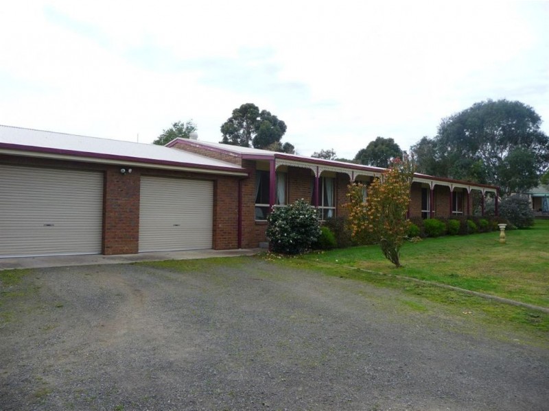 11 Fairway Drive, Drouin VIC 3818