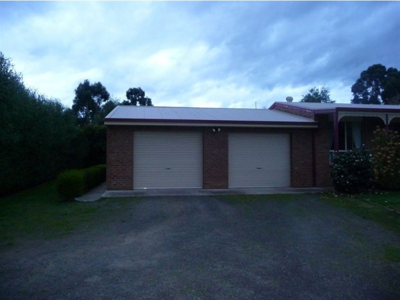 11 Fairway Drive, Drouin VIC 3818