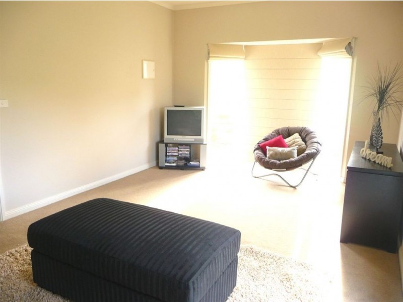 2/30 Longwarry Road, Drouin VIC 3818