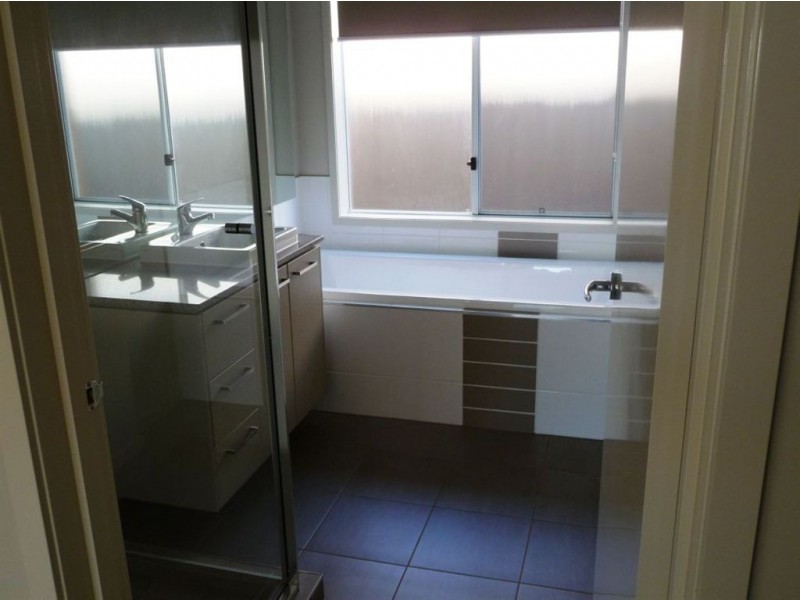 4 Rimfire Avenue, Drouin VIC 3818