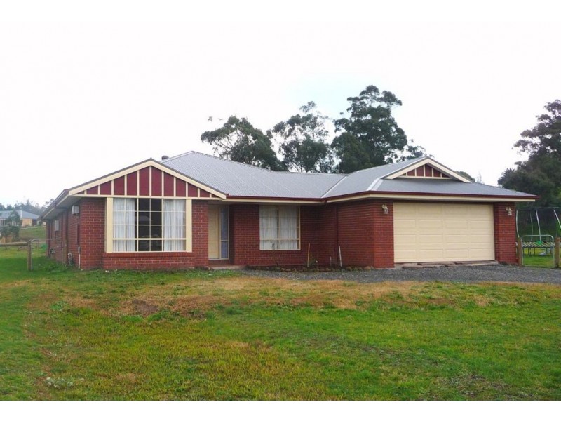 38 Bunjil Drive, Drouin VIC 3818