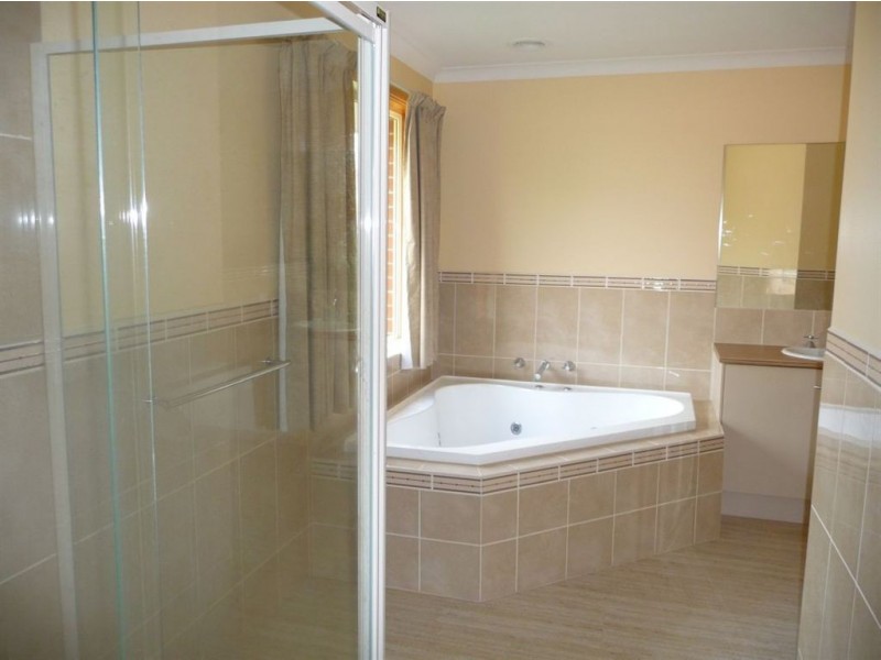 38 Bunjil Drive, Drouin VIC 3818