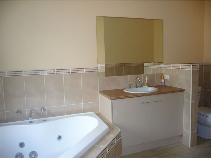 38 Bunjil Drive, Drouin VIC 3818