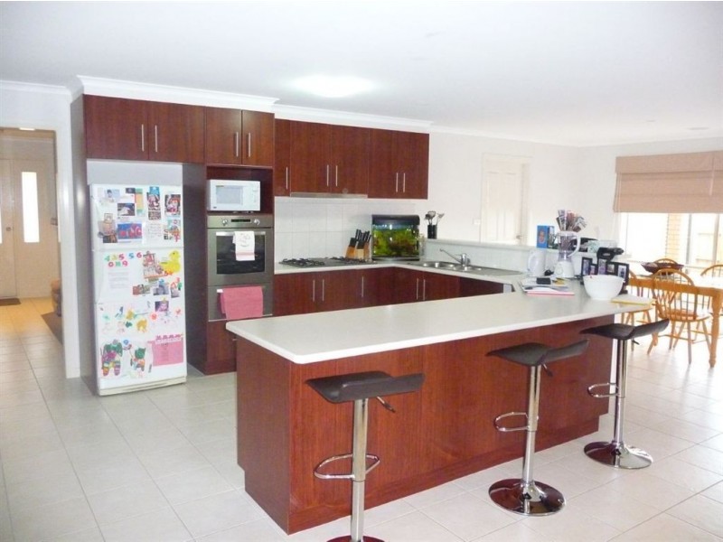 78 Cook Street, Drouin VIC 3818
