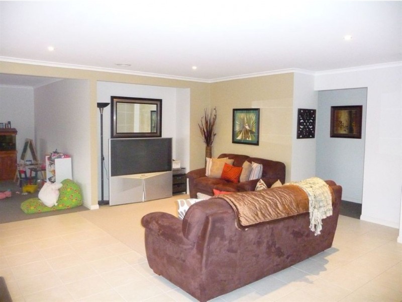 78 Cook Street, Drouin VIC 3818