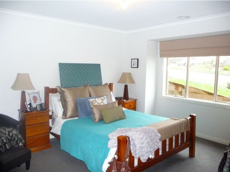 78 Cook Street, Drouin VIC 3818