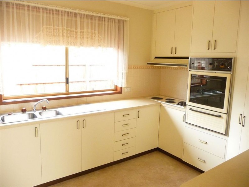 2/28 Grant Street, Drouin VIC 3818